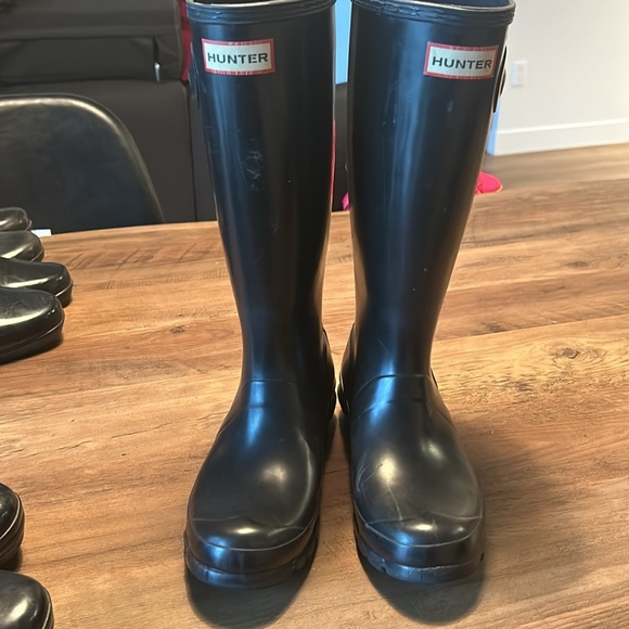 HUNTER rain boots with socks , boot buffer, duffle bag. Size US 3b/4G. Black. - Picture 4 of 7